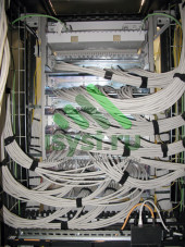 Обвязка проводов UTP в шкафу СКС