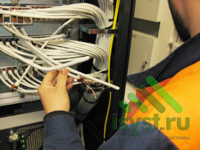Зачистка и обрезка лишних проводов серверной СКС